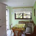 Geraeumige Mit Terrasse- In Guenstiger Zentraler Lage In Der Oberla By Interhome *