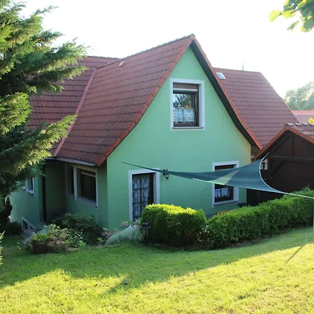Geraeumige Mit Terrasse- In Guenstiger Zentraler Lage In Der Oberla By Interhome