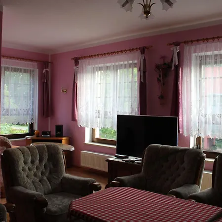 Geraeumige Mit Terrasse- In Guenstiger Zentraler Lage In Der Oberla By Interhome *