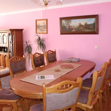 Geraeumige Mit Terrasse- In Guenstiger Zentraler Lage In Der Oberla By Interhome Apartment *
