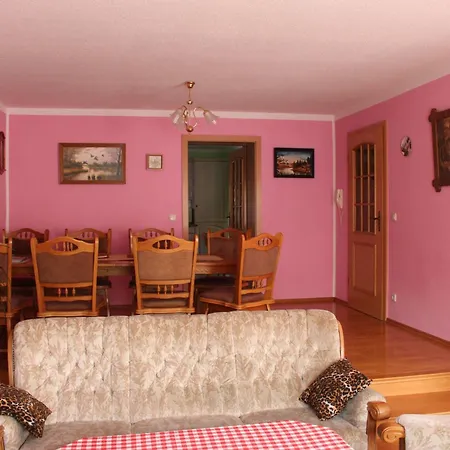 Апартаменты Geraeumige Mit Terrasse- In Guenstiger Zentraler Lage In Der Oberla By Interhome