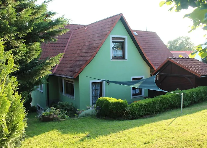 Geraeumige Mit Terrasse- In Guenstiger Zentraler Lage In Der Oberla By Interhome