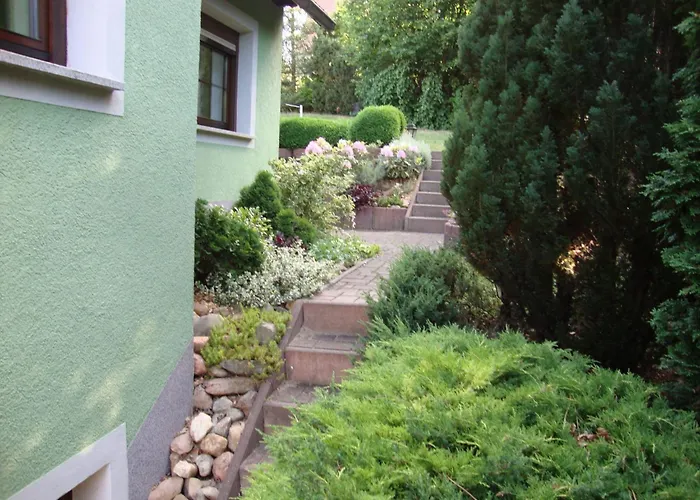 Geraeumige Mit Terrasse- In Guenstiger Zentraler Lage In Der Oberla By Interhome *