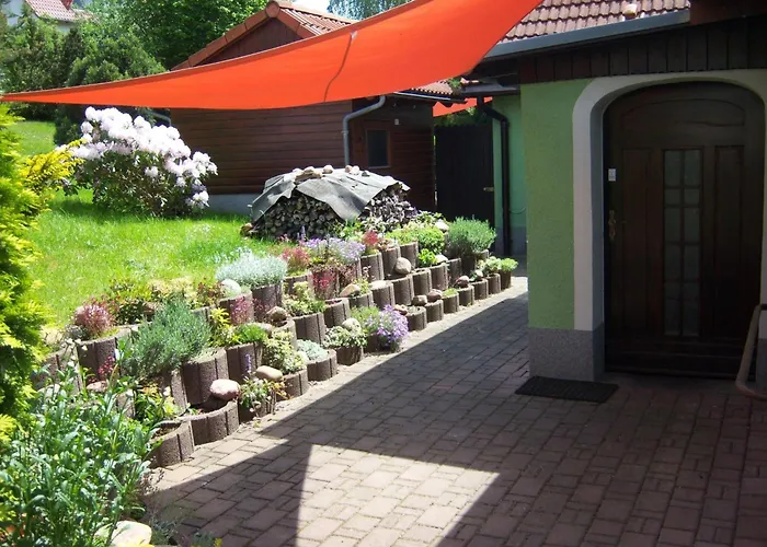 Apartment Geraeumige Mit Terrasse- In Guenstiger Zentraler Lage In Der Oberla By Interhome