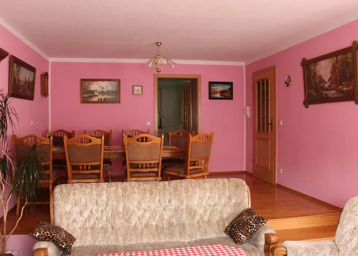 Appartamento Geraeumige Mit Terrasse- In Guenstiger Zentraler Lage In Der Oberla By Interhome