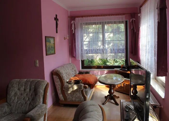 Appartamento Geraeumige Mit Terrasse- In Guenstiger Zentraler Lage In Der Oberla By Interhome *