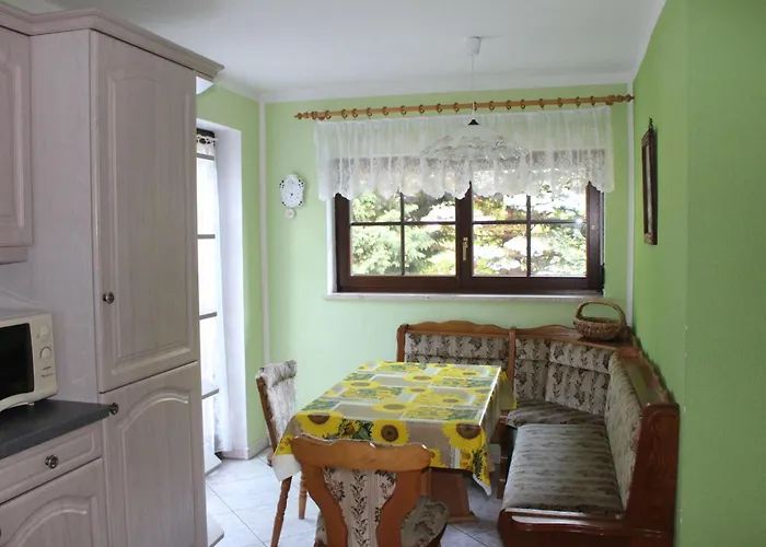 Geraeumige Mit Terrasse- In Guenstiger Zentraler Lage In Der Oberla By Interhome *