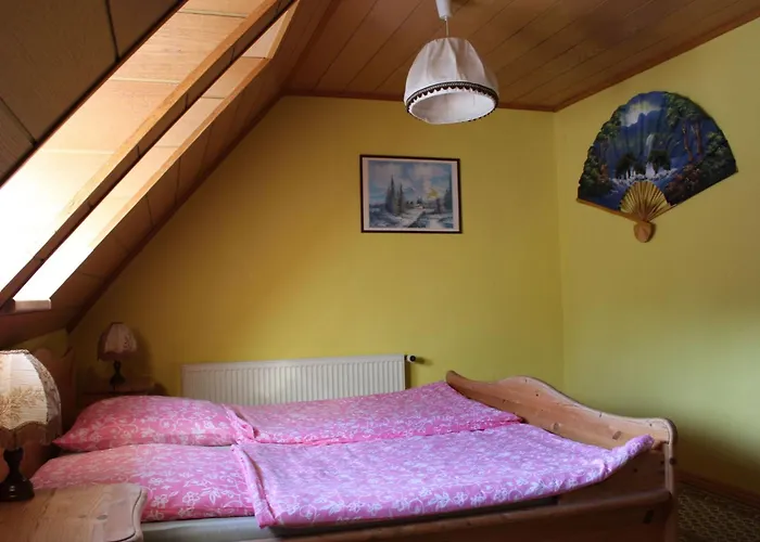 Geraeumige Mit Terrasse- In Guenstiger Zentraler Lage In Der Oberla By Interhome Apartment