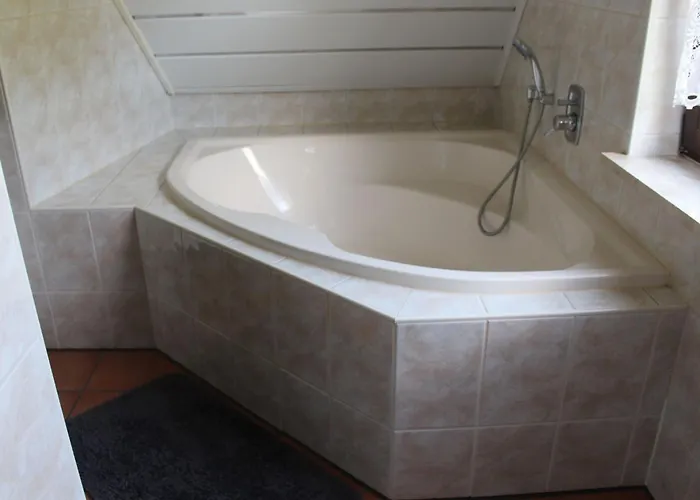 Geraeumige Mit Terrasse- In Guenstiger Zentraler Lage In Der Oberla By Interhome Appartamento